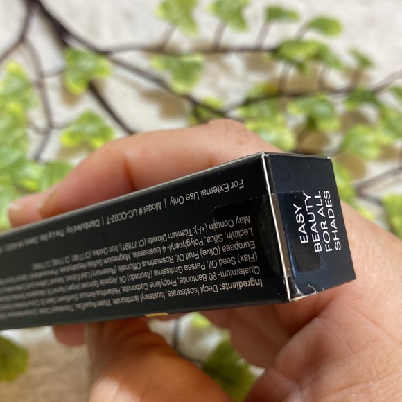 LIQUID CAFFEINE CONCEALER - Picture 3 of 3